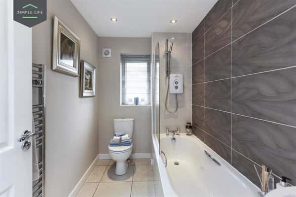 3 bedroom house at Yew Gardens - Image 4