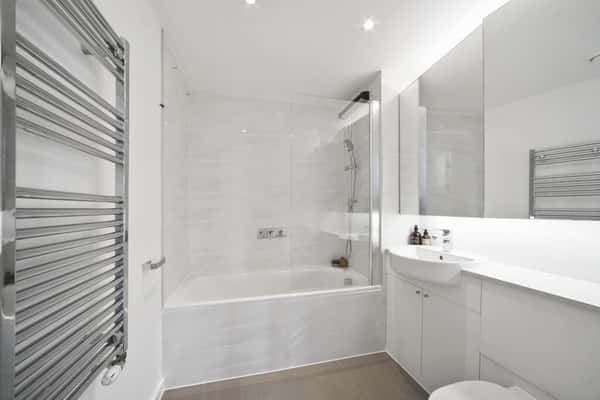 2 bedroom apartment at East Village - Image 10