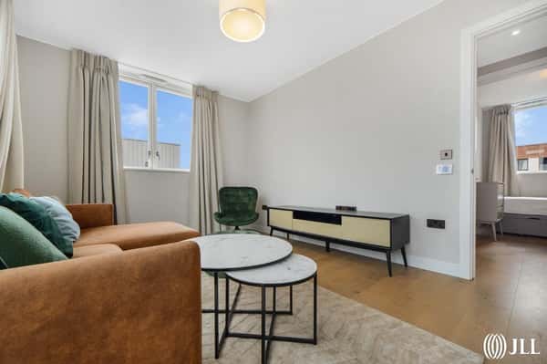 2 bedroom apartment at Sugar House Island - Image 11