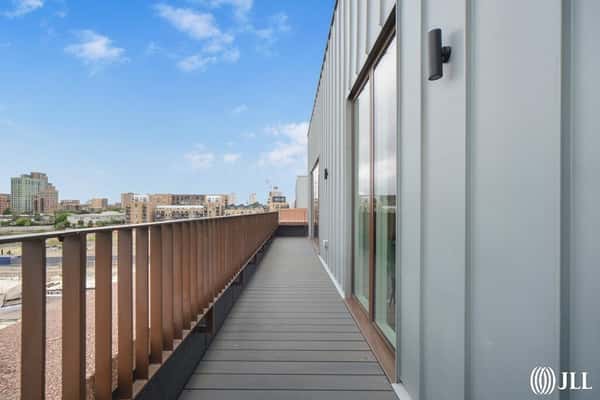 2 bedroom apartment at Sugar House Island - Image 14