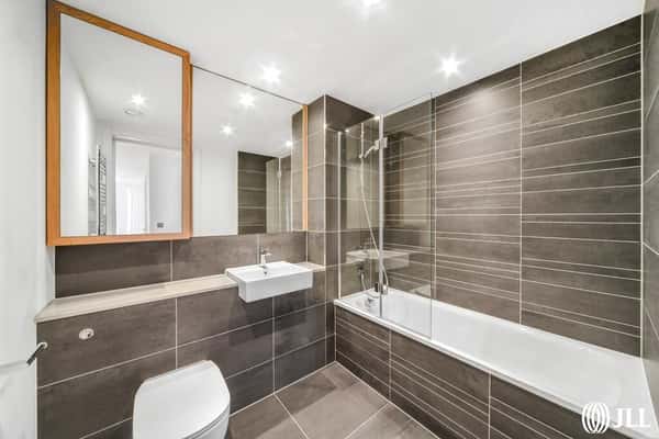 3 bedroom apartment at Sugar House Island - Image 13