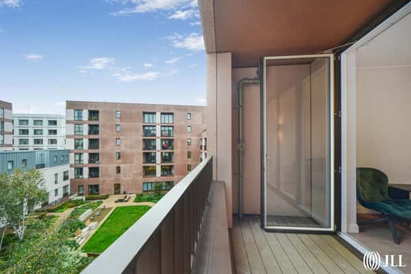 2 bedroom apartment at Sugar House Island - Image 13