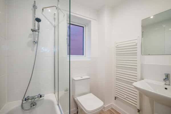 2 bedroom house at Albion Place - Image 6