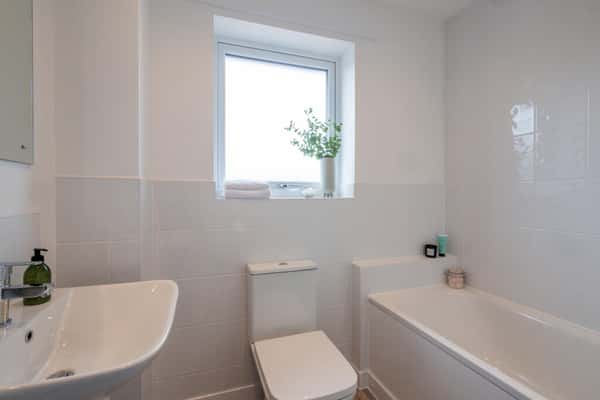 3 bedroom house at Albion Place - Image 2