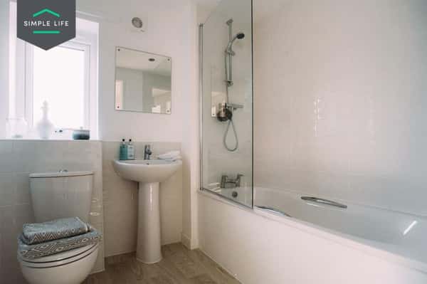 4 bedroom house at Prince's Gardens - Image 9