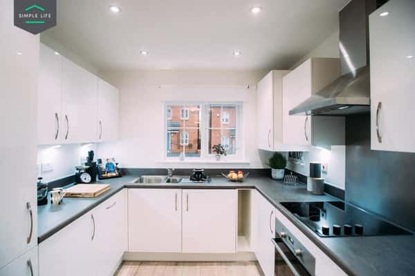 3 bedroom house at Prescot Park - Image 5