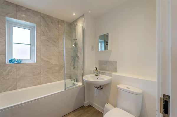 2 bedroom house at Ashdown House - Image 17