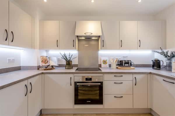 3 bedroom house at Ashdown House - Image 4