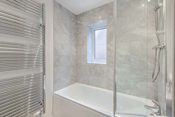 4 bedroom house at Ashdown House - Image 12