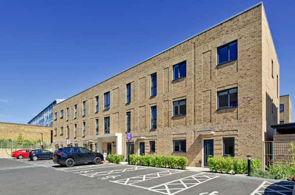 2 bedroom apartment at Springfield Parkside - Image 1