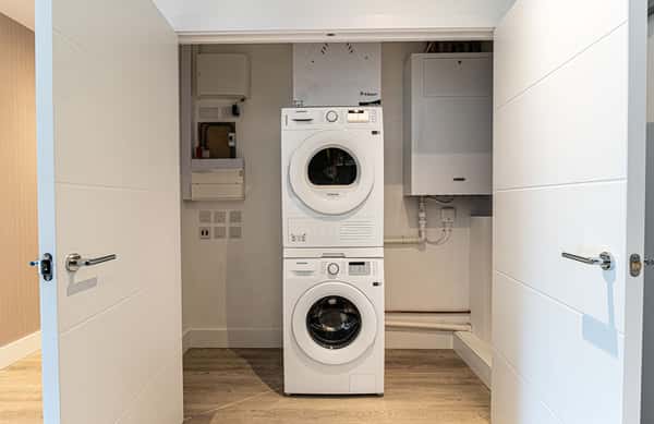 2 bedroom apartment at Cortland Cassiobury - Image 9