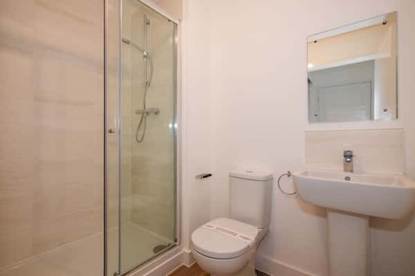 3 bedroom house at Stanton Cross - Image 4