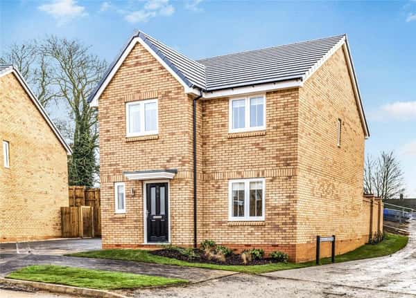 3 bedroom house at Stanton Cross - Image 11