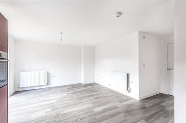 3 bedroom house at Stanton Cross - Image 4