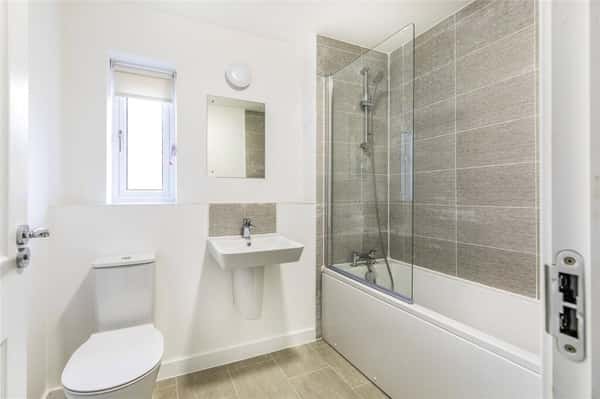 3 bedroom house at Stanton Cross - Image 11
