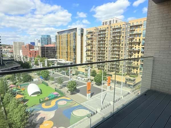 2 bedroom apartment at Alameda - Image 3