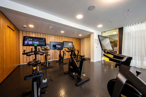 2 bedroom apartment at Alameda - Image 18