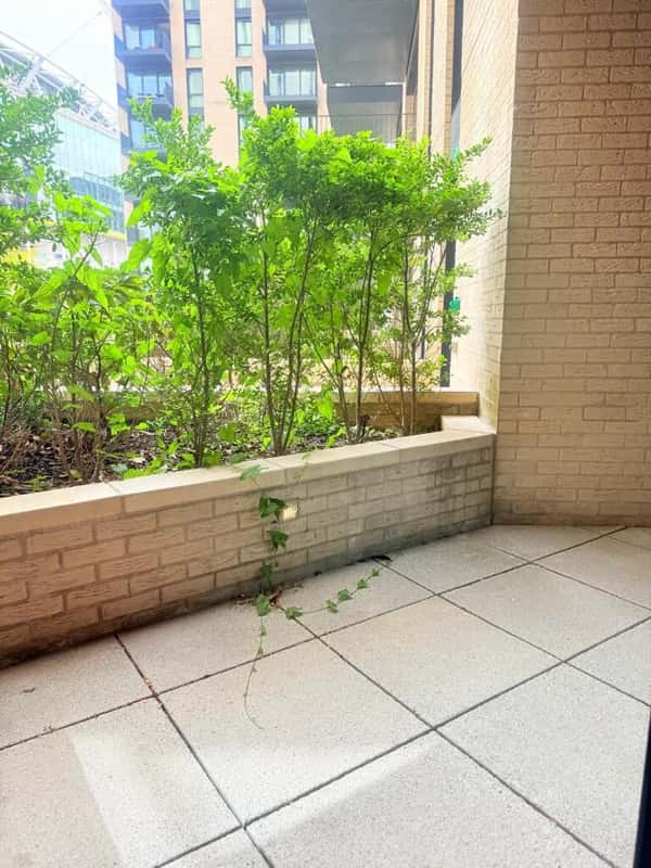 2 bedroom apartment at Alameda - Image 3