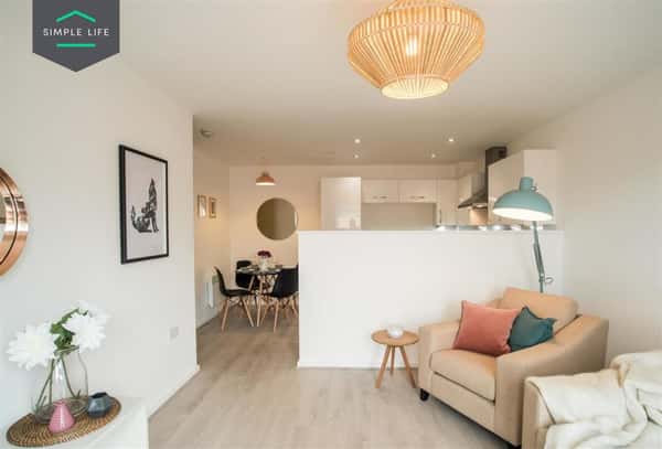 2 bedroom apartment at Canalside - Image 16