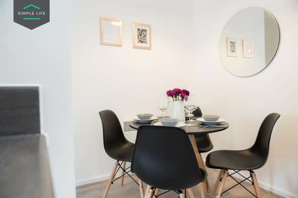 2 bedroom apartment at Canalside - Image 4