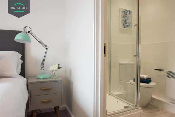 2 bedroom apartment at Canalside - Image 11