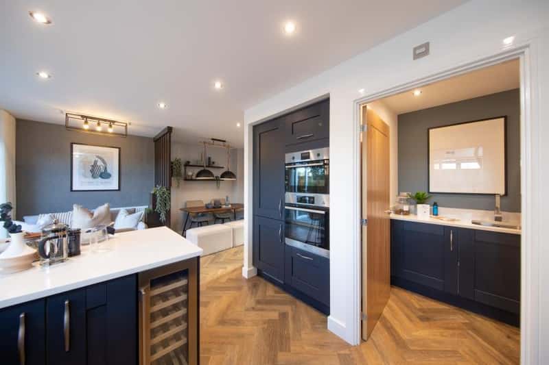 Weaver Green - Image 9