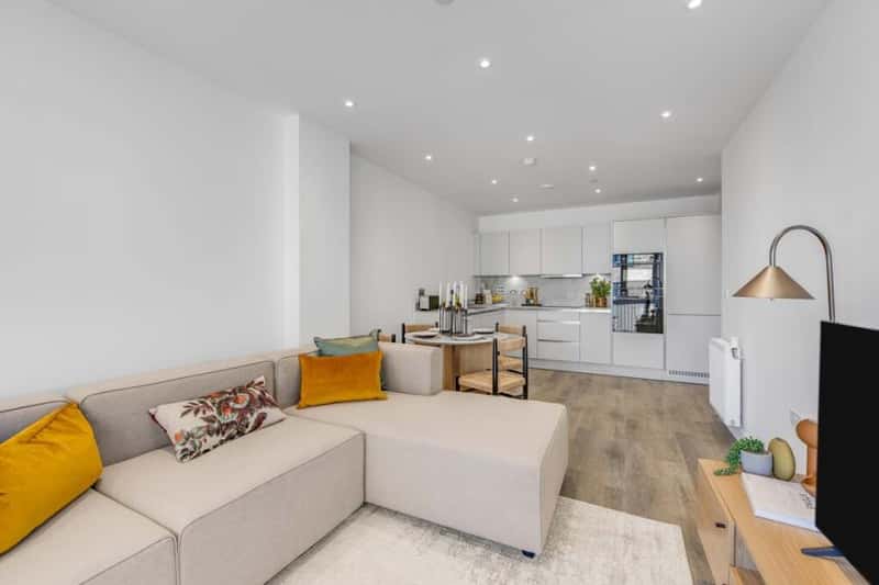 South Oxhey Central - Image 5