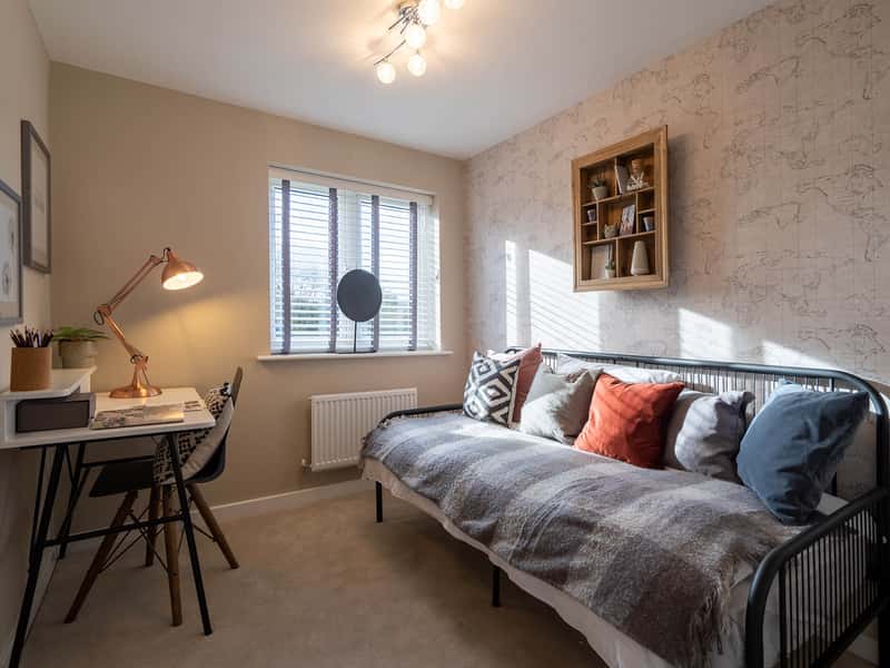 Hampton Green - Image 17