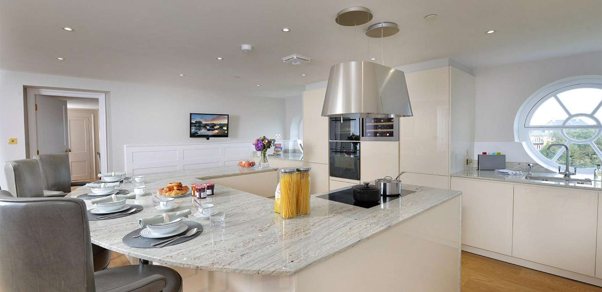 Roehampton House — photo 3