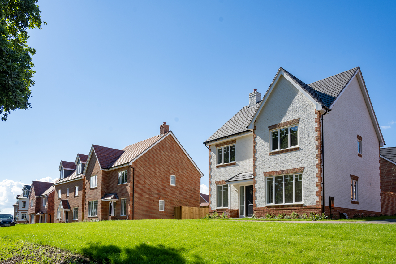 Minerva Heights, Chichester, West Sussex — photo 1