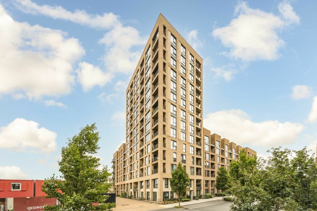 Lismore Boulevard, Colindale