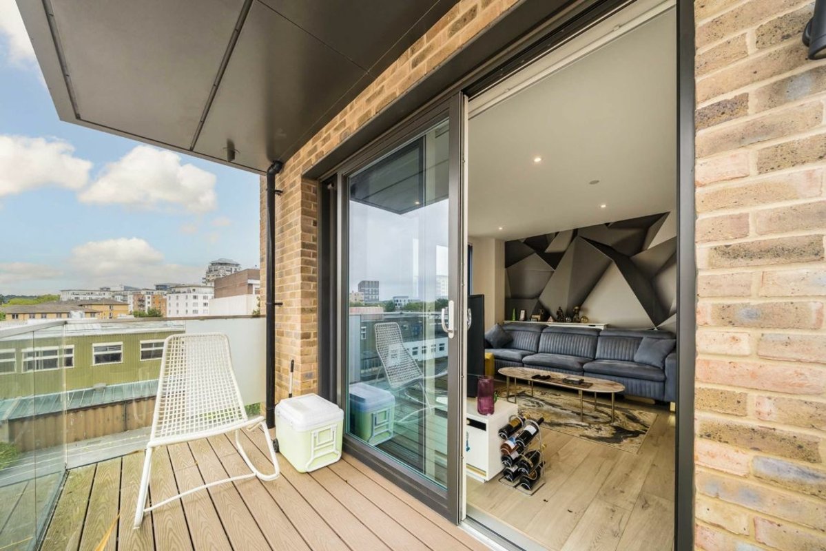 Lismore Boulevard, Colindale - Image 4