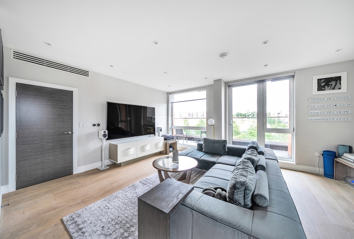 New Burghley House, Mill Hill East - Image 3