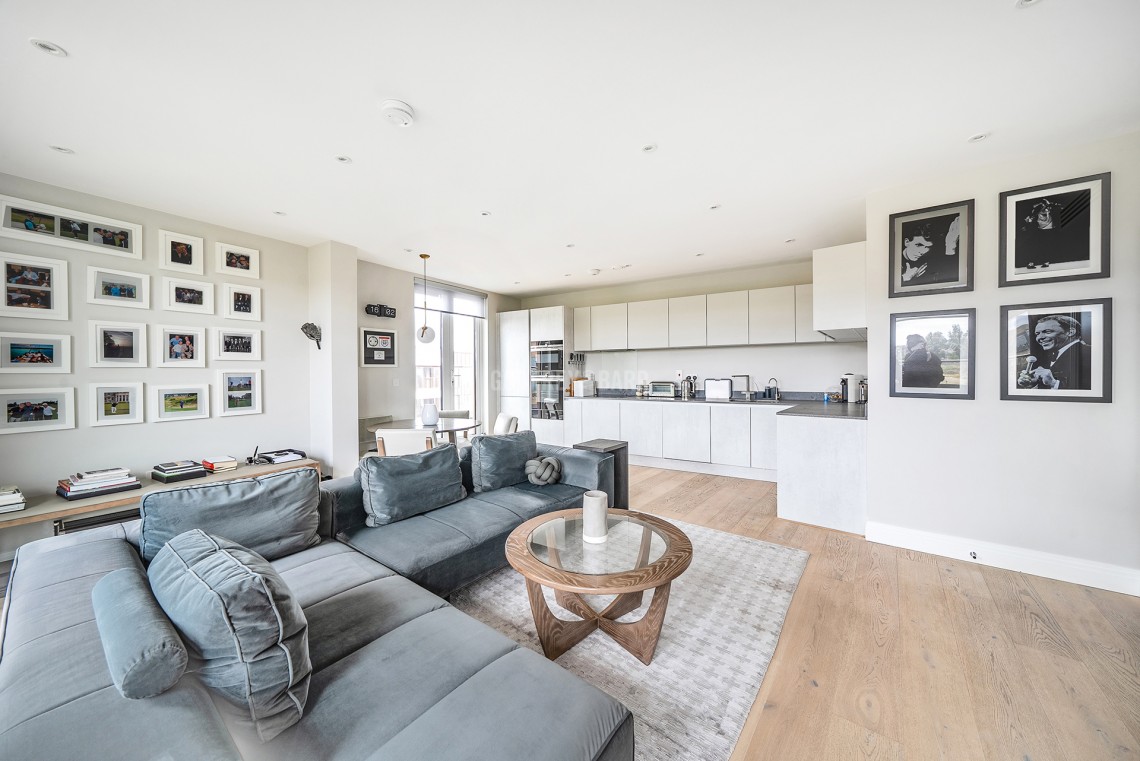 New Burghley House, Mill Hill East - Image 6