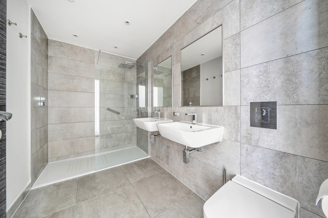 New Burghley House, Mill Hill East - Image 9