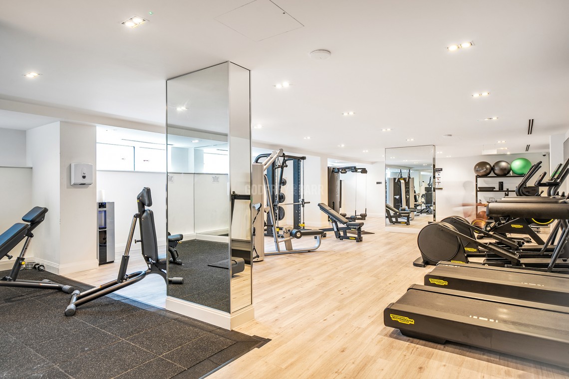 New Burghley House, Mill Hill East - Image 15