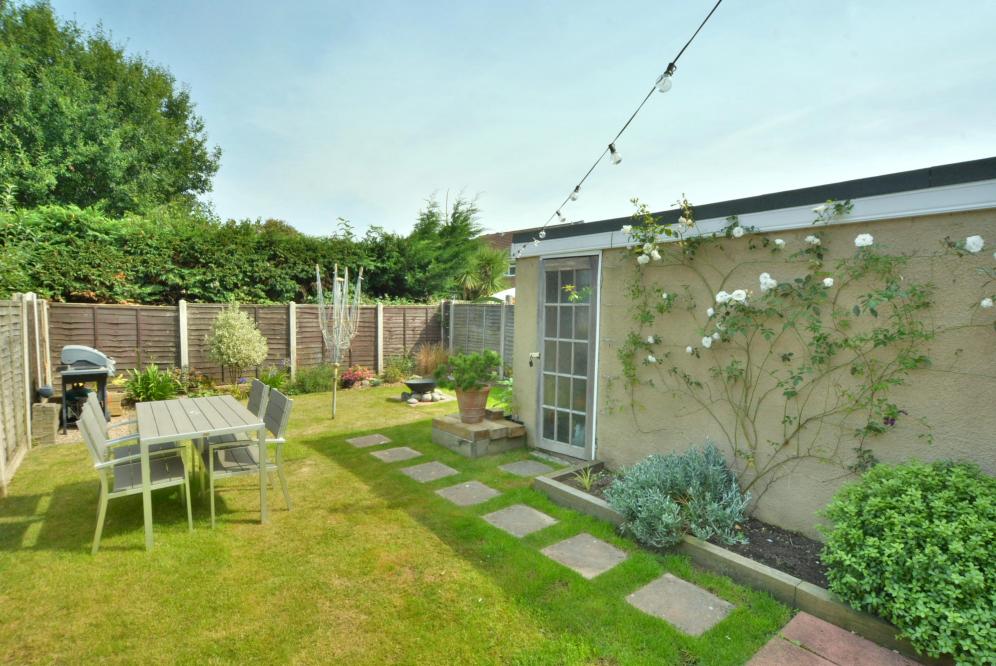 Cockerell Close, Wimborne - Image 2