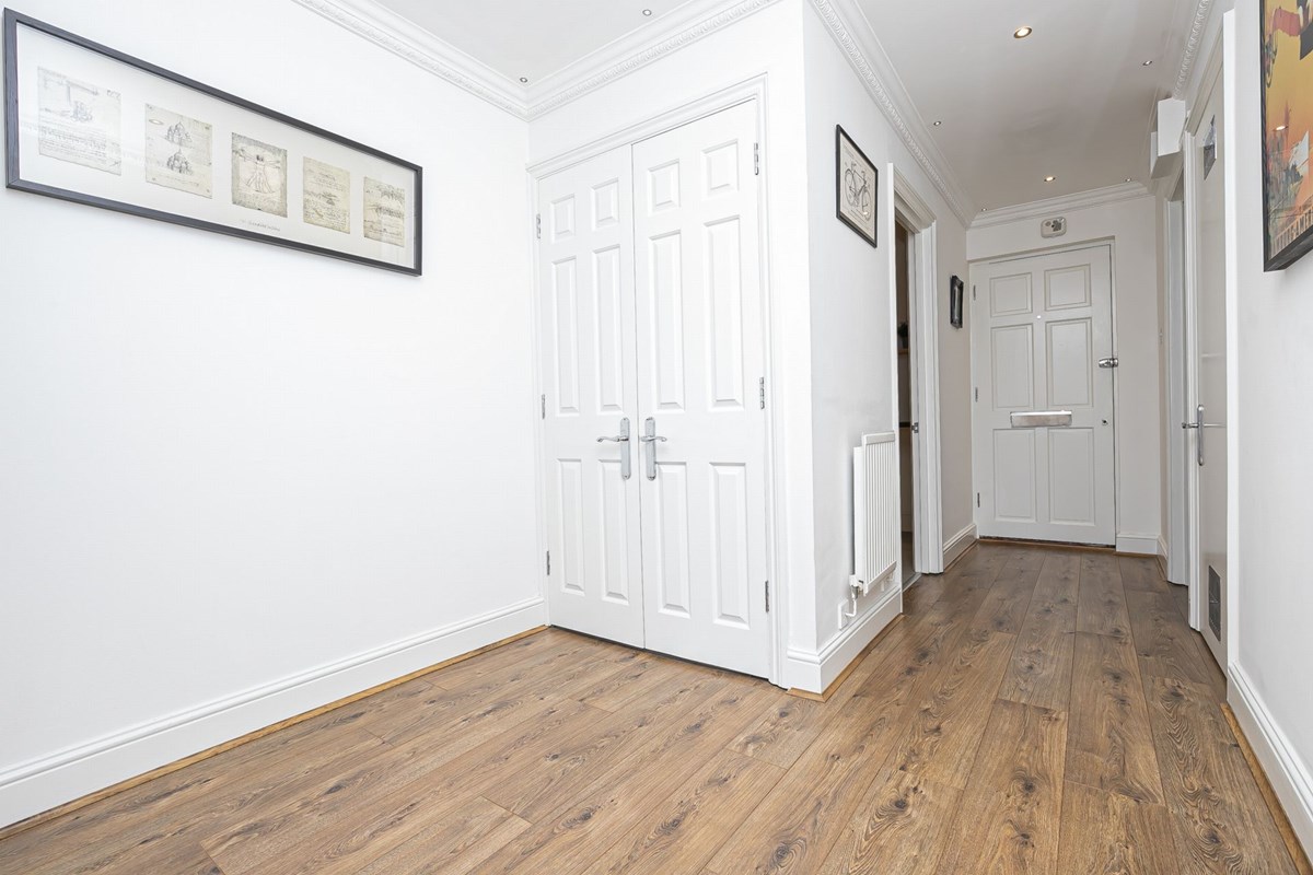 Epping New Road, Buckhurst Hill - Image 8