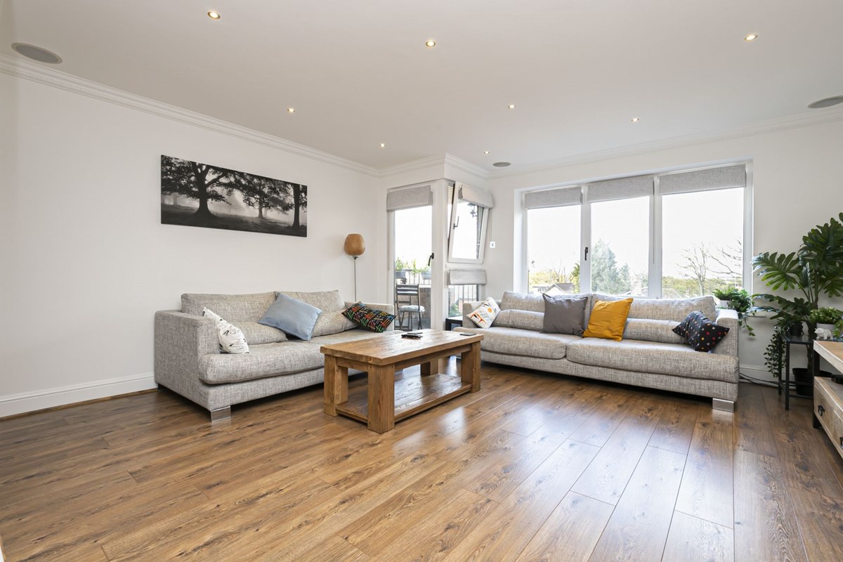 Epping New Road, Buckhurst Hill - Image 12