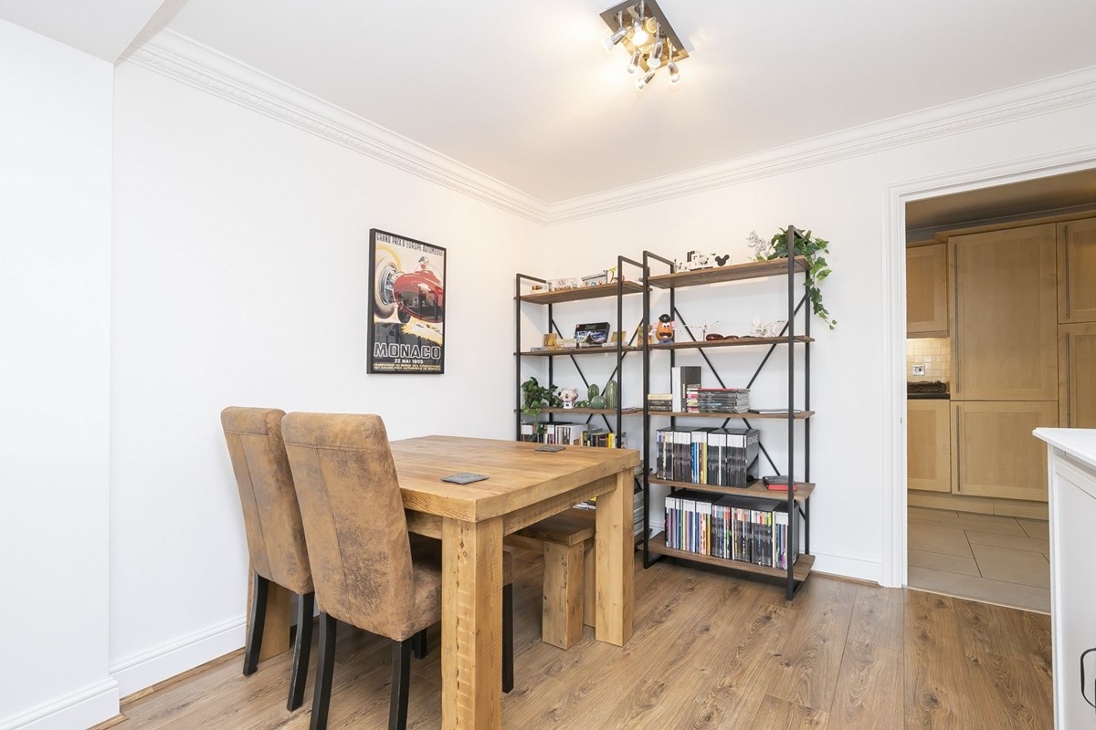 Epping New Road, Buckhurst Hill - Image 15