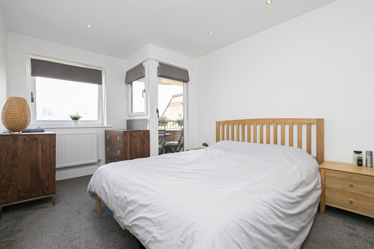 Epping New Road, Buckhurst Hill - Image 18