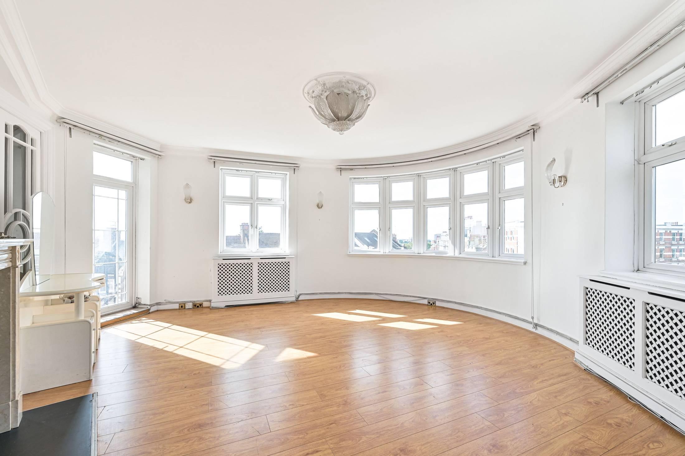 Palace Court, Hampstead - Image 2