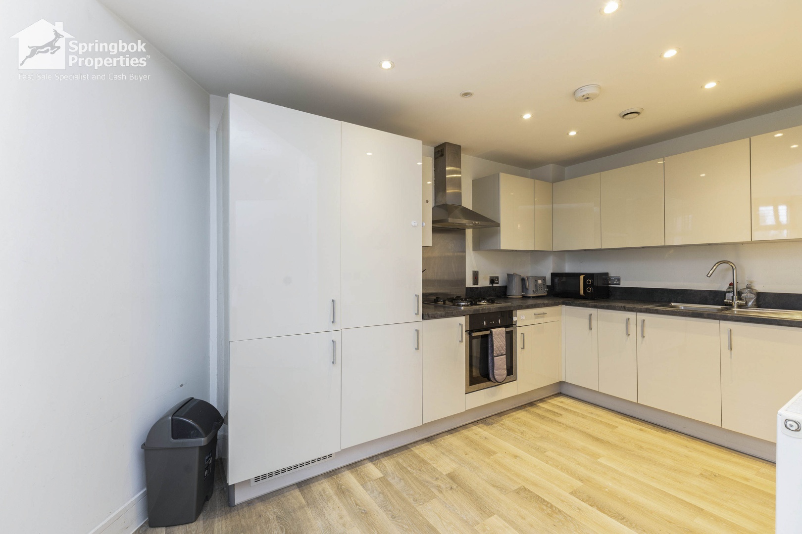 Bloomery House, Crawley - Image 6