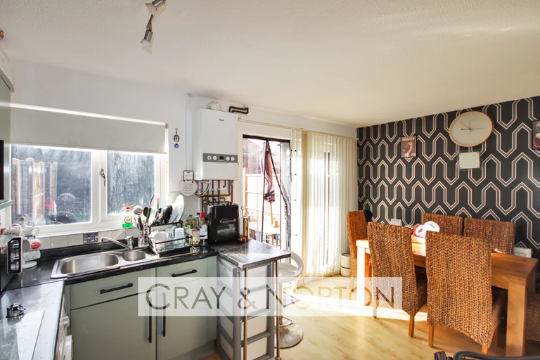 Davies Close, Woodside - Image 3