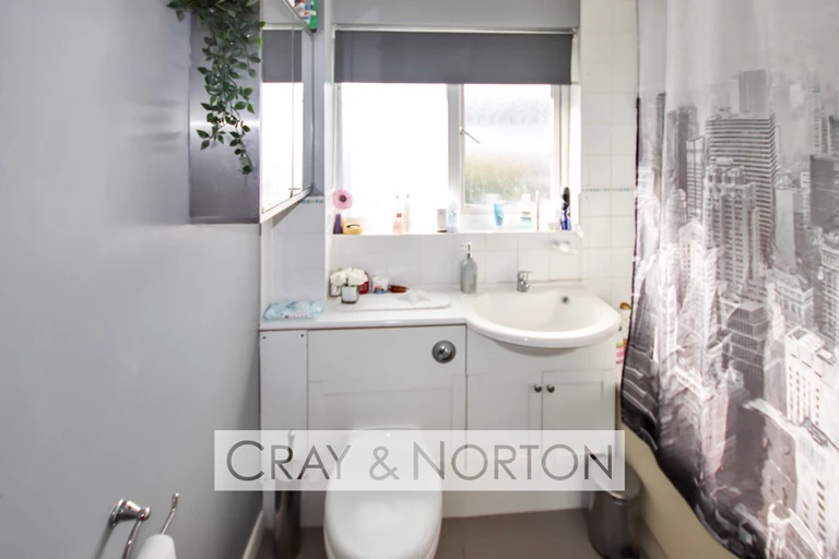 Davies Close, Woodside - Image 4