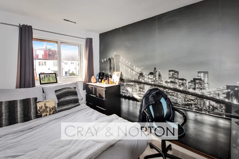 Davies Close, Woodside - Image 5