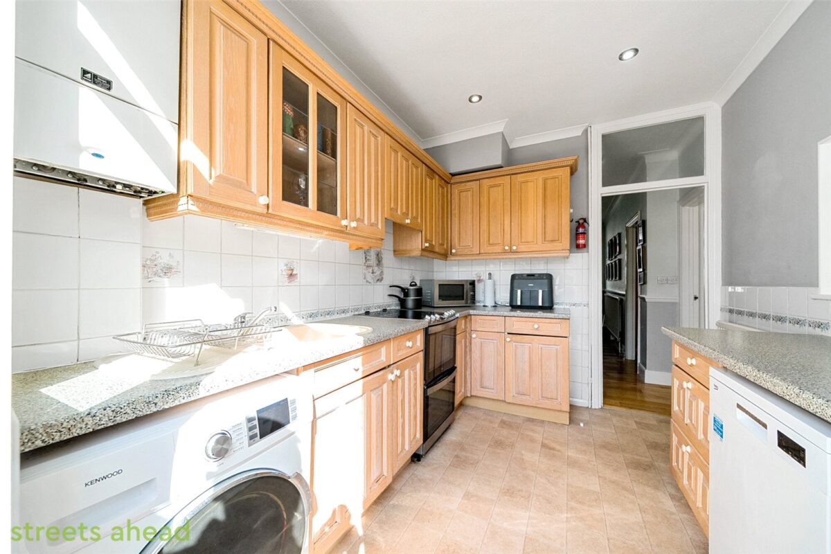 Fairlands Avenue, Thornton Heath - Image 2