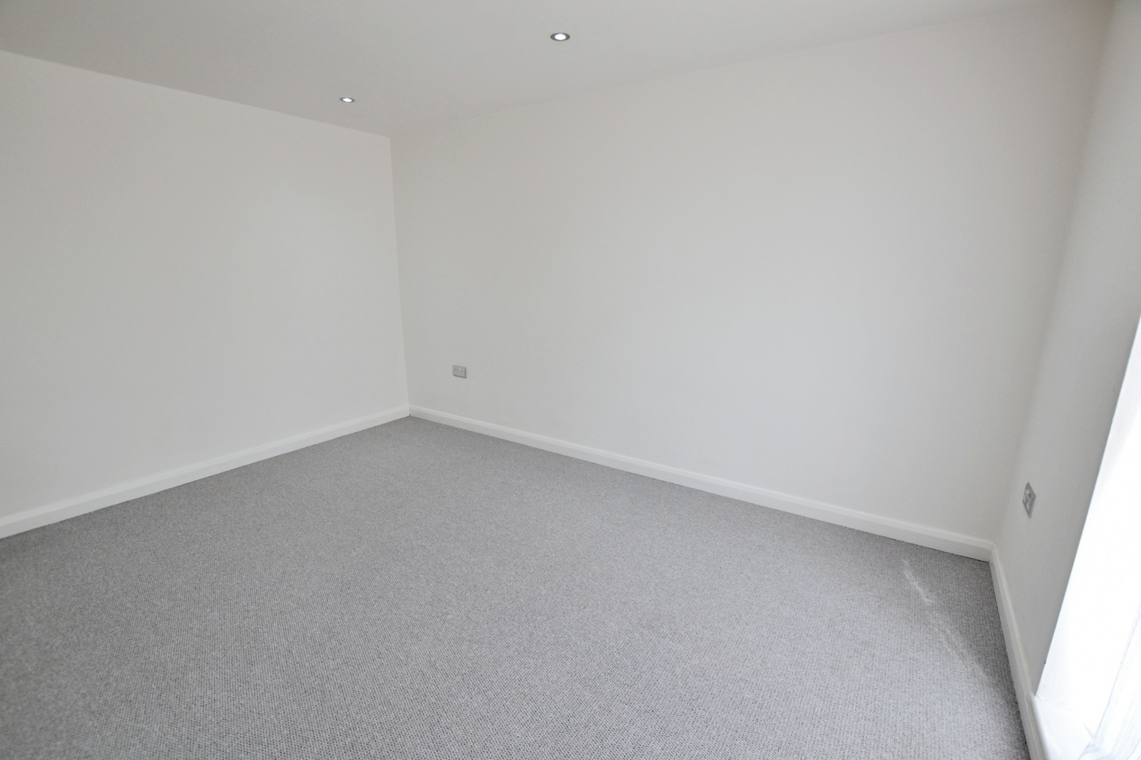 High Street, Town Centre - Image 3