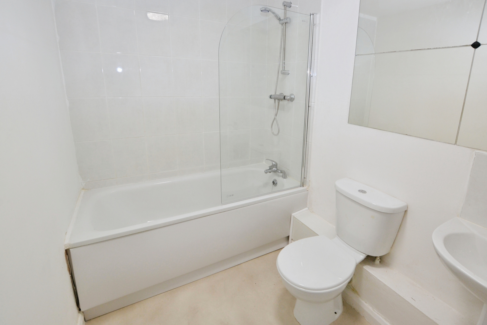 High Street, Town Centre - Image 6