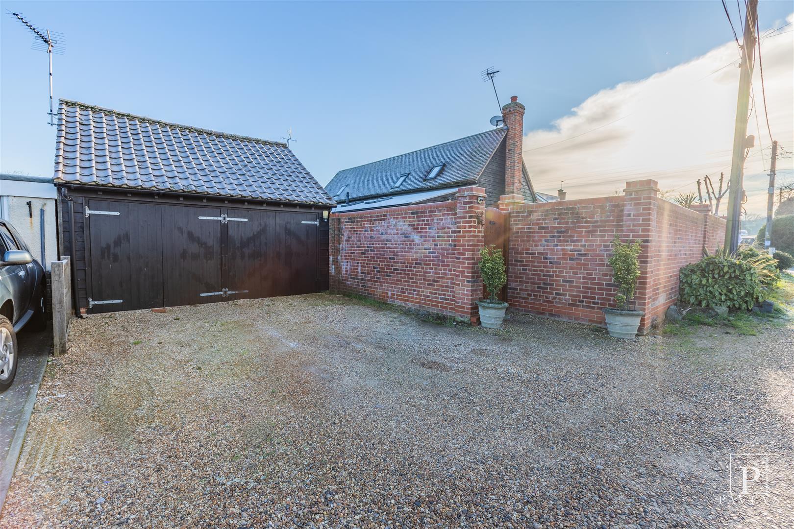 Walton Road, Frinton On Sea - Image 10